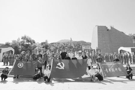 三代同行重走抗战路，青春接力续写平型关红色故事。 本组图片均由大同市灵丘县新闻中心提供