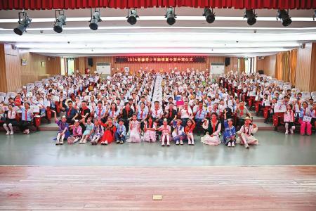 新疆昌吉州阜康市的100名各族少先队员走进太原、大同，访古迹、探科创、悟匠心、忆初心。 本版摄影 本报记者 王钰钦