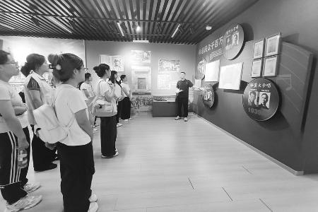 参观学习 图片由山西卫生健康职业学院团委提供