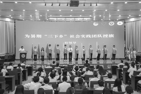 广大青年学子发挥专业所长，共同绘就青春出征图。 本版图片均由山西大同大学团委提供