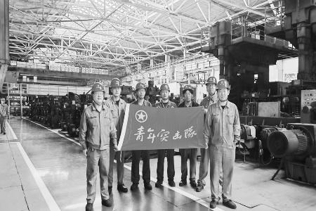 青年投身现场整治最前沿 图片由受访集体提供