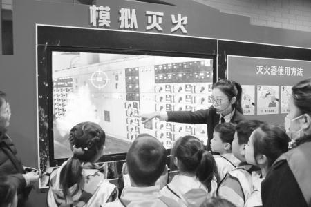 开展防空防灾科普研学活动  图片由太原市青年志愿者协会提供
